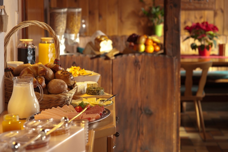 boulangerie-GASSIN-min_breakfast_buffet_food_restaurant_meal_hotel_plate_fresh-718745